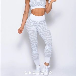 Bombshell sportswear tiger seamless leggings and bra